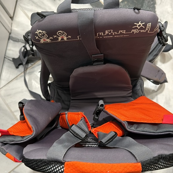 Excellent Condition Toddler Hiking Bag - Picture 2 of 3